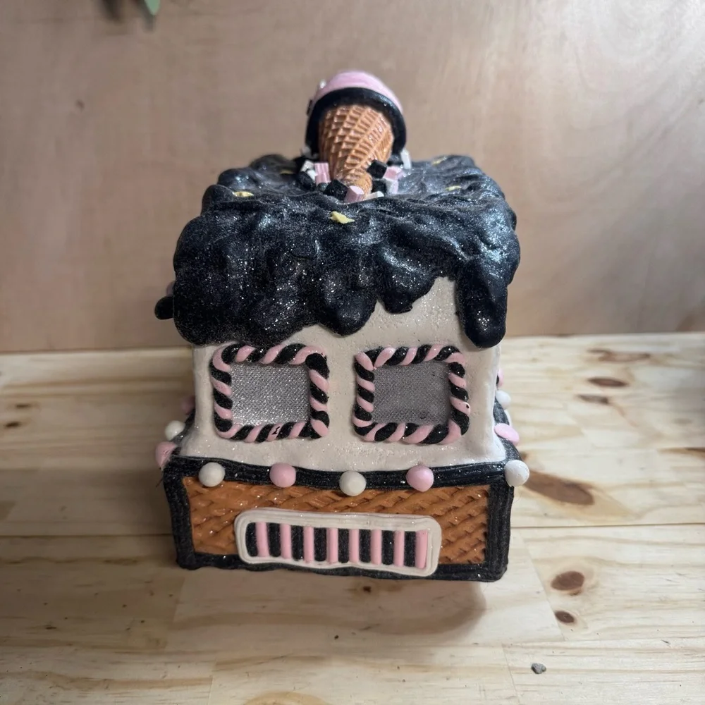 Halloween Gingerbread Clay dough Ice Cream “I Scream” Truck Lights Up! 11” NWT